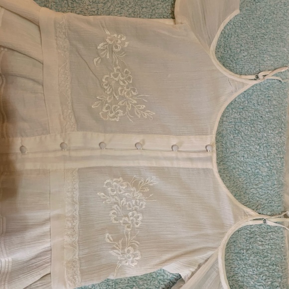 WHITE TOP⭐️ - Picture 2 of 3